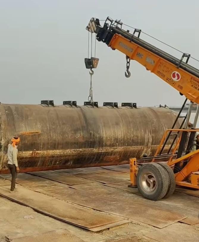 घाघराघाट में वैकल्पिक पीपे पुल का निर्माण शुरू, डेढ़ माह में तैयार करने का मुख्य लक्ष्य